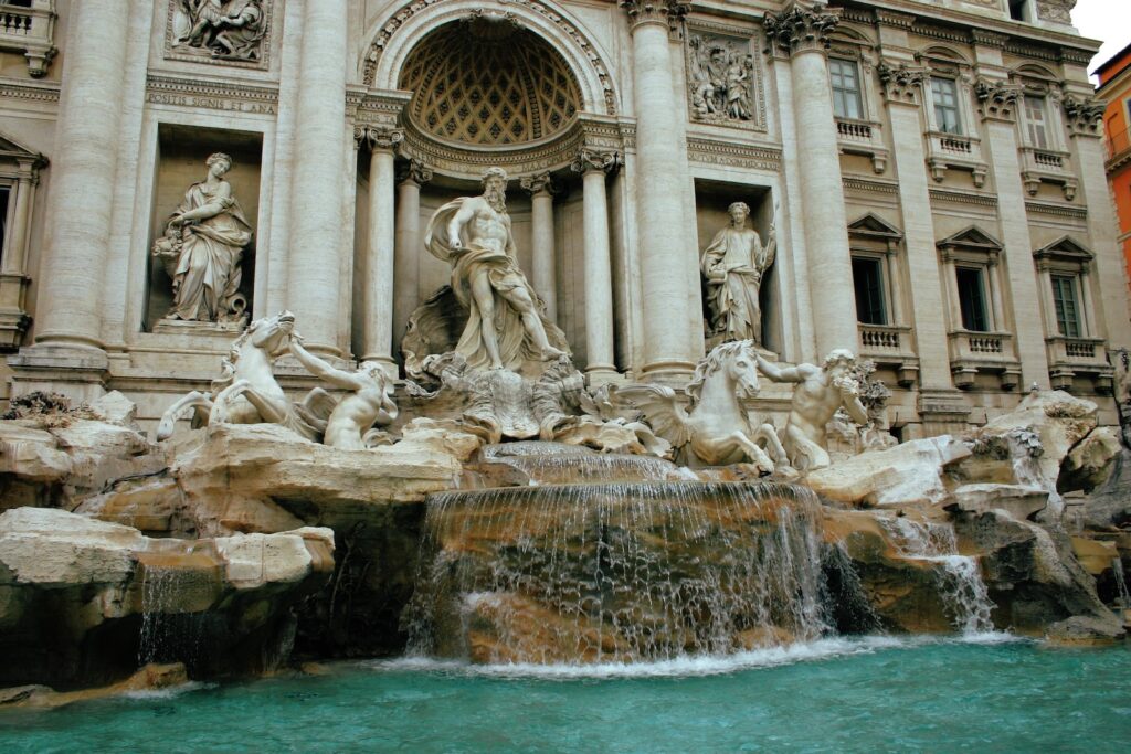 Fontanna di Trevi – najsłynniejsza fontanna w Rzymie, pełna legend i tradycji