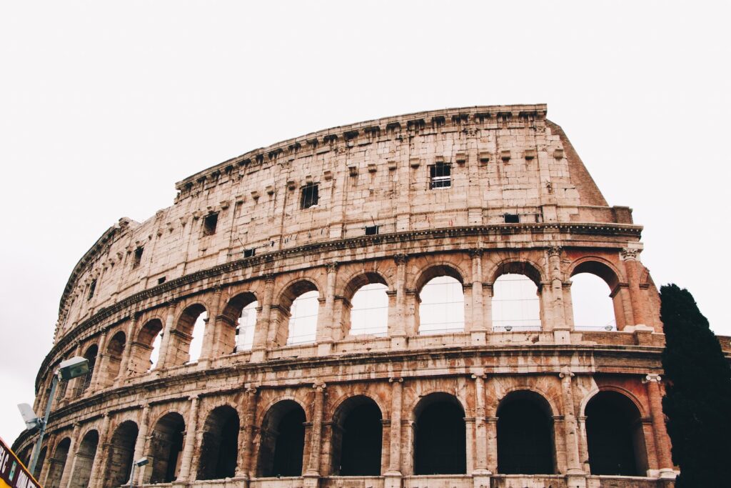 Koloseum – symbol potęgi i wspaniałości starożytnego Rzymu